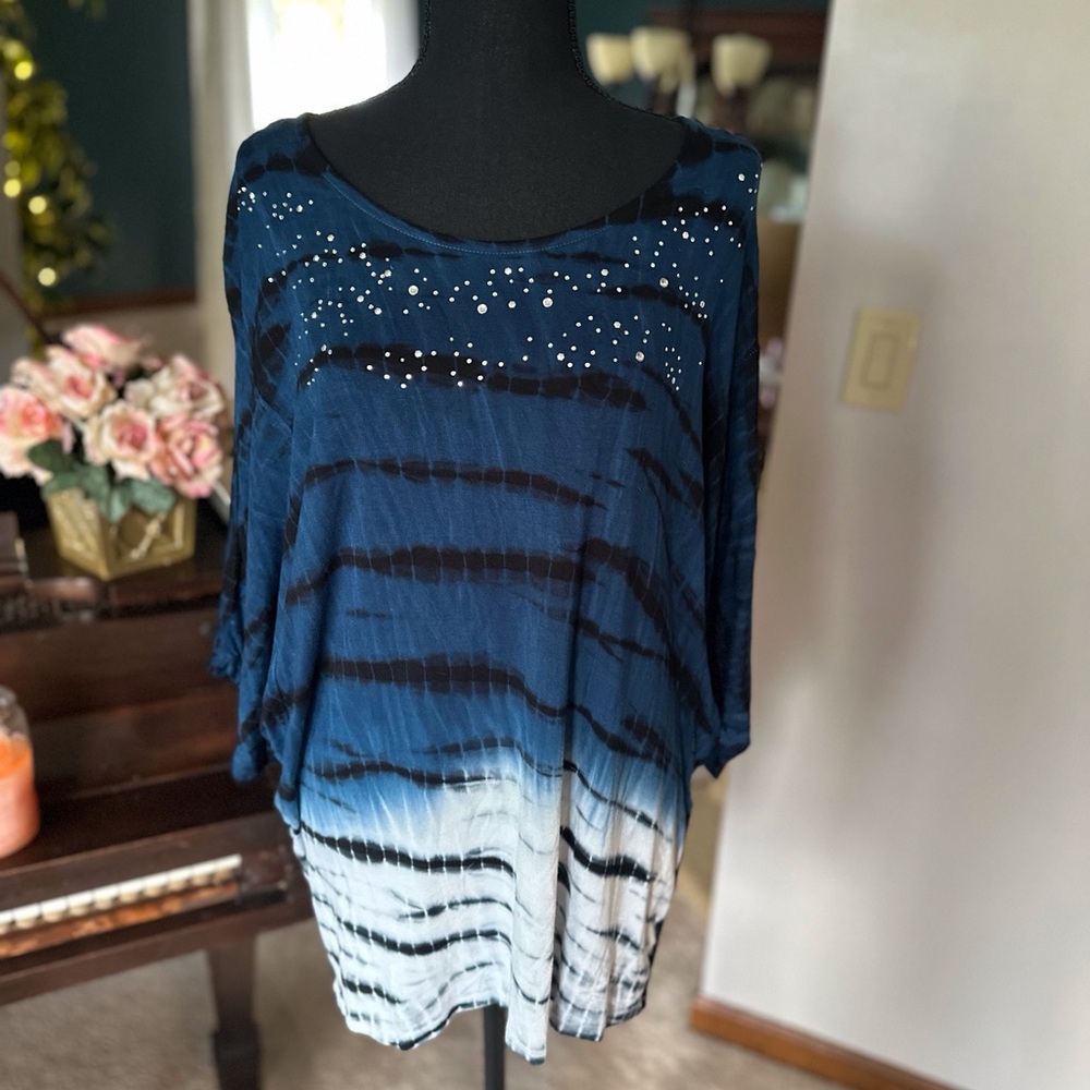 TIO embellished tunic, blue/black/white, dolman sleeve.